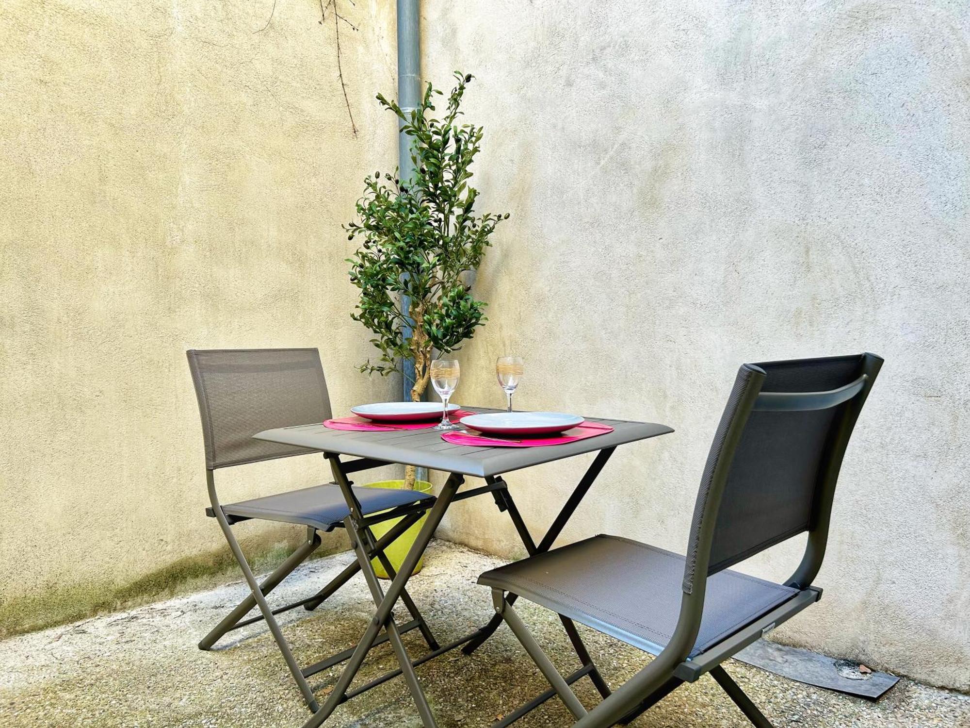 Cosy Ocre Lägenhet Arles Exteriör bild